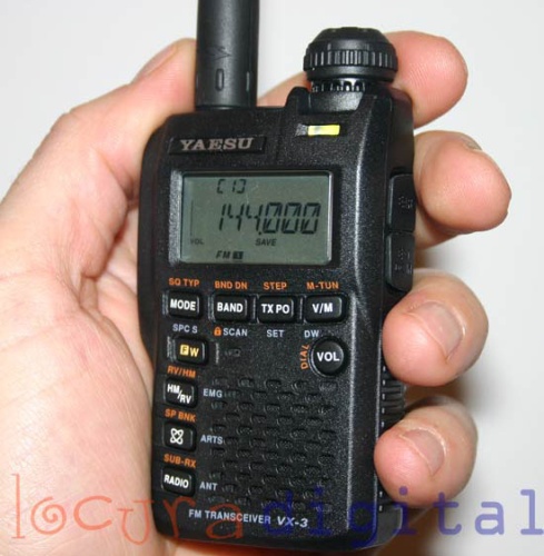 Портативная рация Yaesu VX-3R фото 2